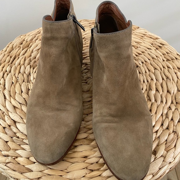 Sam Edelman Suede Petty bootie. Size 9 Tan - Picture 2 of 5